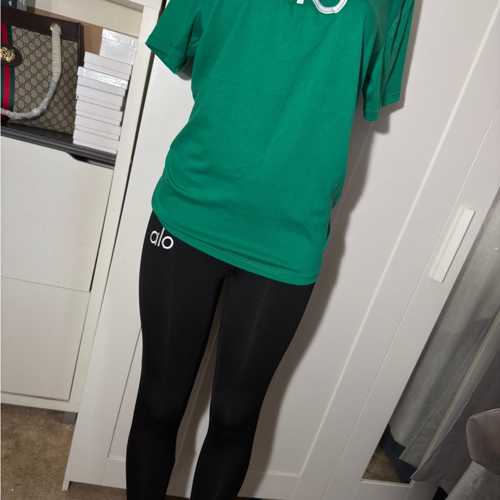 Alo Green T-Shirt and Black Leggings